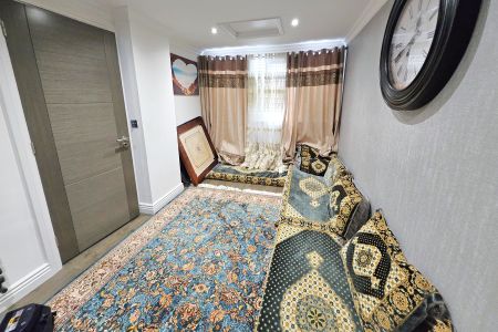 Pear Tree Road, Addlestone, Surrey, KT15 - Photo 3