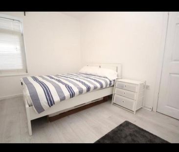 3 bedroom house to rent Bournemouth Road, Poole, Dorset, BH14 - Photo 4