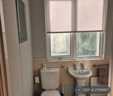 1 bedroom in a house share to rent - Photo 3