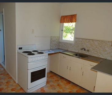 Location Location Location in Wynnum - Photo 3