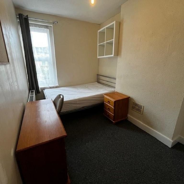 6 bedroom house to rent - Photo 1