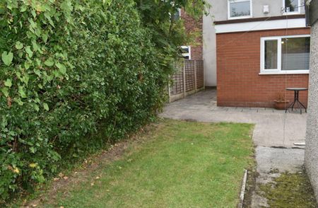 Room in a Shared House, Barnsfold Avenue Fallowfield, M14 - Photo 3