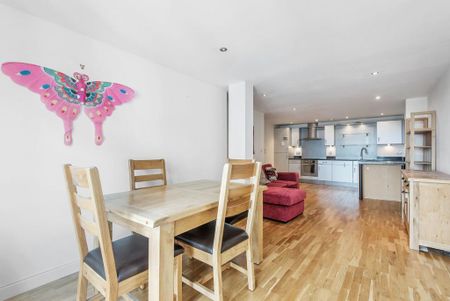 2 bedroom flat to rent - Photo 2