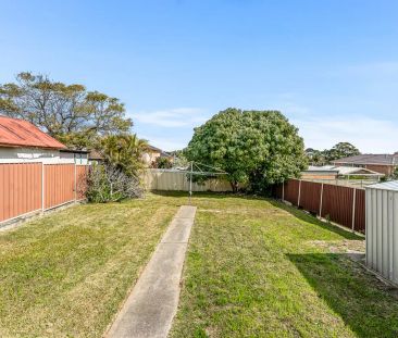 “3 BEDROOM FAMILY HOME” - Photo 4