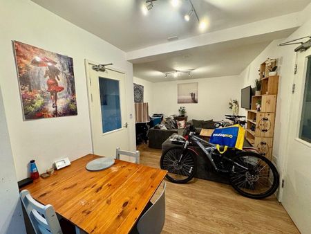 Room 5, Queens Road, NG9, Nottingham - Photo 2