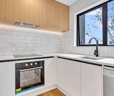 Modern Townhouse in Prime Manukau Location - Photo 4
