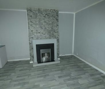 Semi-detached house to rent on - Photo 3