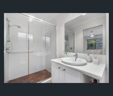 Spacious Bayside Family Home in Leafy Wakerley - Photo 4