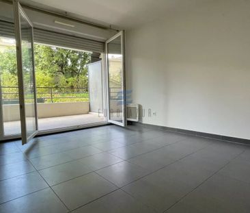 À louer – Beau 2 pièces avec terrasse et double box fermé - Photo 2
