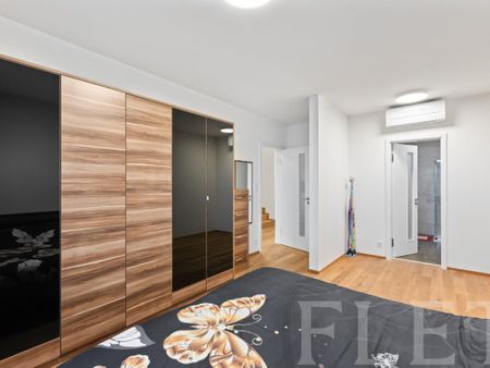 Pronájem domu 217 m2 - Fotografie 4