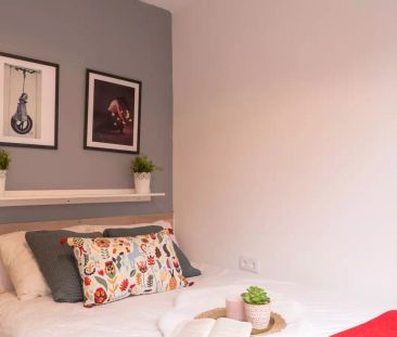 Room in a shared 4-bedroom apartment for rent in Valdeacederas - Foto 2