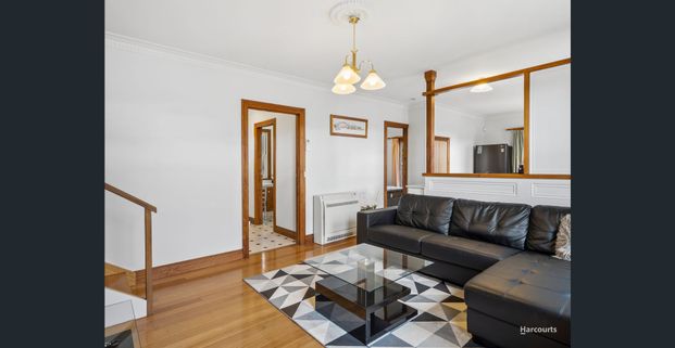 Fully Furnished- Great Location and gardener included - Photo 1