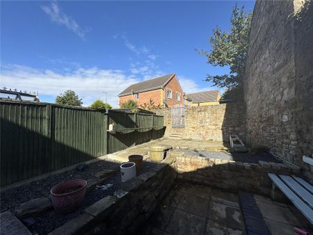 2 bedroom terraced house to rent - Photo 4