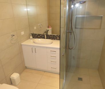 MODERN THREE BEDROOM HOME IN LAKE WENDOUREE - Photo 5