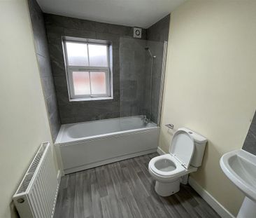 4 bedroom semi-detached house to rent - Photo 6