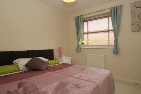 4 bedroom detached house to rent - Photo 4