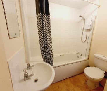 2 Bedroom House to Rent in Woodlands Court, Kettering, Northamptons... - Photo 5