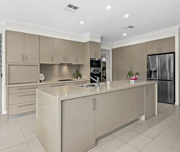 Stylish & Spacious Family Home - Photo 2