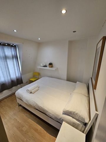 Room in a Shared House, Lingwell Road, SW17 - Photo 2