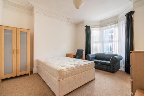 4 bedroom terraced house to rent - Photo 1