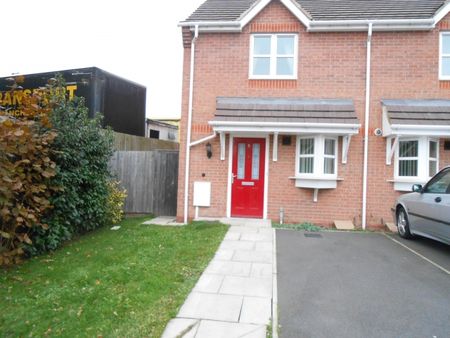 2 bed Town House, - Photo 2