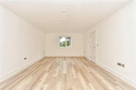 4 bedroom detached house to rent - Photo 4