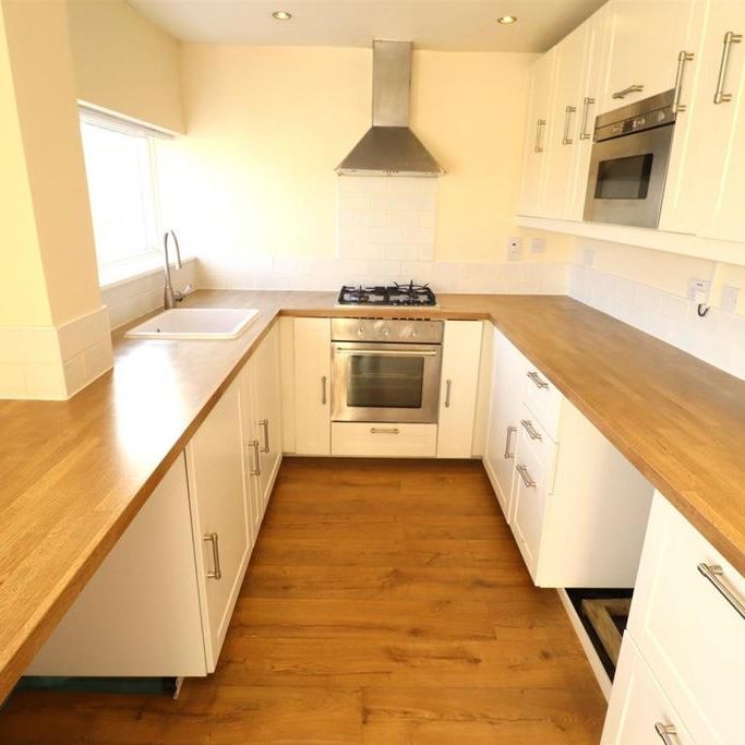 3 bedroom semi-detached house to rent - Photo 1