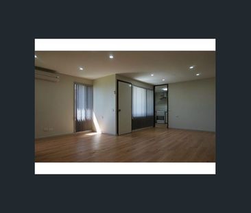 Three bedroom house - Photo 3