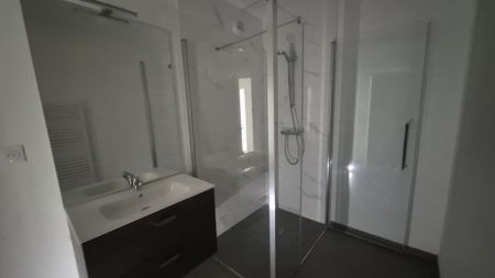 Location Appartement 3 pièces 63m² LILLE 59000 - Photo 4