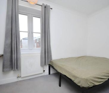 3 bedroom flat to rent - Photo 6