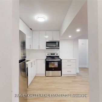 Recent renovations built in fireplace spacious layout! - Photo 3