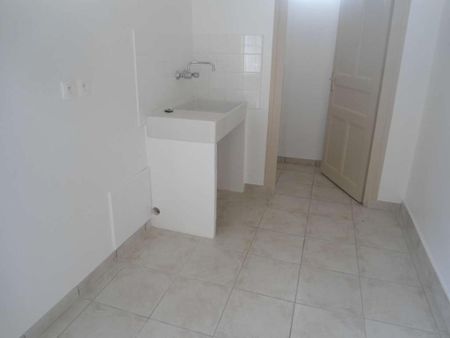 Location Maison 5 pièces 109m² LA TRIMOUILLE 86290 - Photo 2