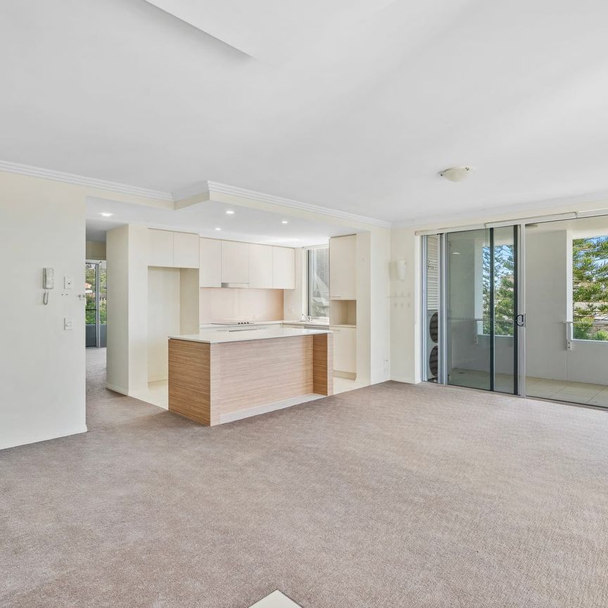 2 BEDROOM APARTMENT - LAKESIDE LIVING IN BOUTIQUE VARSITY LAKES! - Photo 1