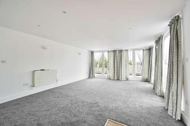 Birdhurst Rd, London, Colliers Wood, Sw, London, SW19 - Photo 1