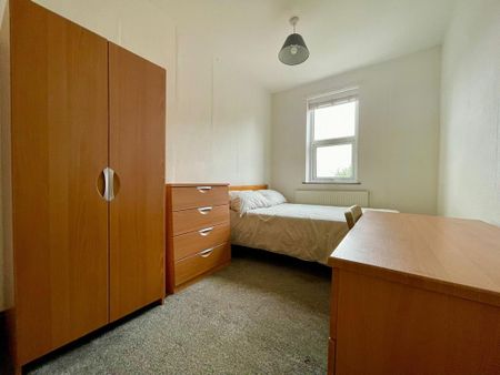 6 bedroom house to rent - Photo 3