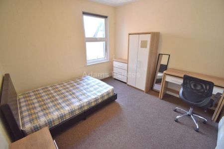 6 bedroom terraced house to rent - Photo 2