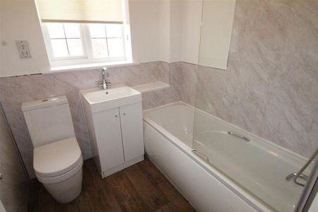 3 bedroom detached house to rent - Photo 5