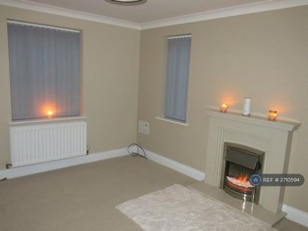 4 bedroom semi-detached house to rent - Photo 2