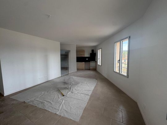 Location Appartement 2 pièces 45m² POURRIERES 83910 - Photo 1