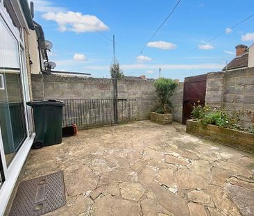 3 bedroom end of terrace house to rent - Photo 2