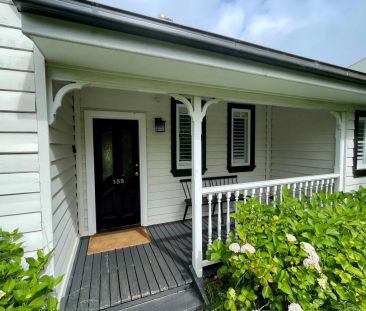 Guyong Cottage In Convenient Location! - Photo 1