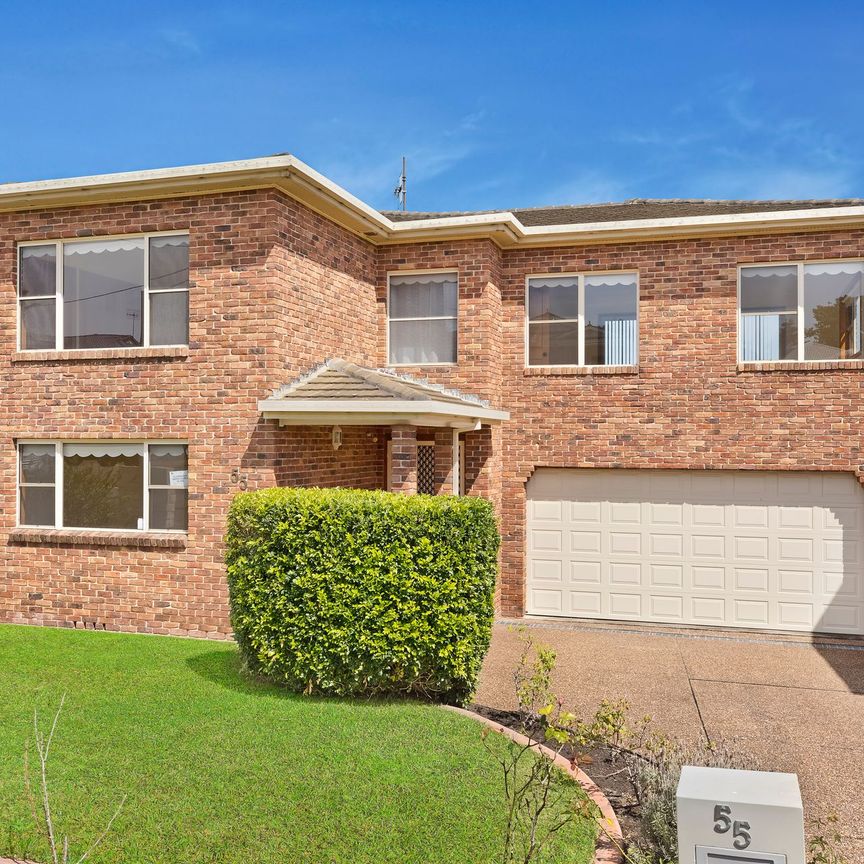 BEACH, GOLF, SCHOOLS & FAMILY HOME - Photo 1