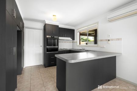 Spacious Family Home in a Thriving Location! - Photo 5