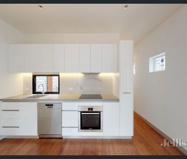 Victorian Charm With Modern Comfort - Photo 1