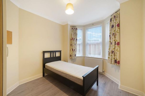 3 bedroom flat to rent - Photo 1