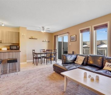 Charming 3 Bedroom Duplex With Fireplace And Backyard Oasis In Maple - Photo 2