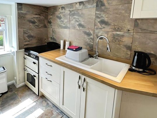 House to rent - Photo 1