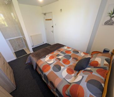 1 bedroom in a house share to rent - Photo 5