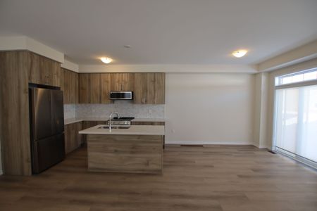 For Lease - 1372 Canfield Street, Oshawa, Ontario - Photo 4