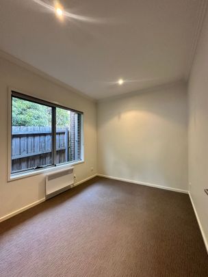 Strathmore - Photo 1